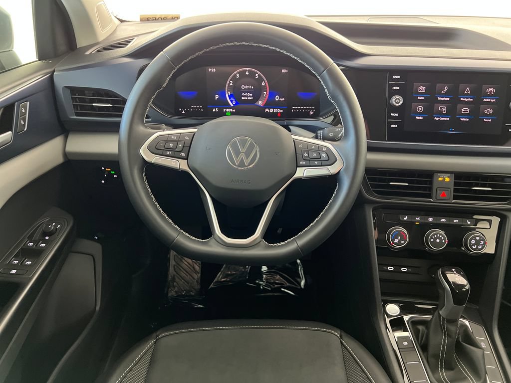 Used 2023 Volkswagen Taos SE w/ Panoramic Sunroof Package FWD image 15