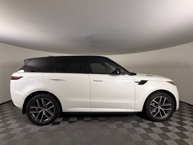 Used 2025 Land Rover Range Rover Sport Dynamic SE AWD/4WD image 9
