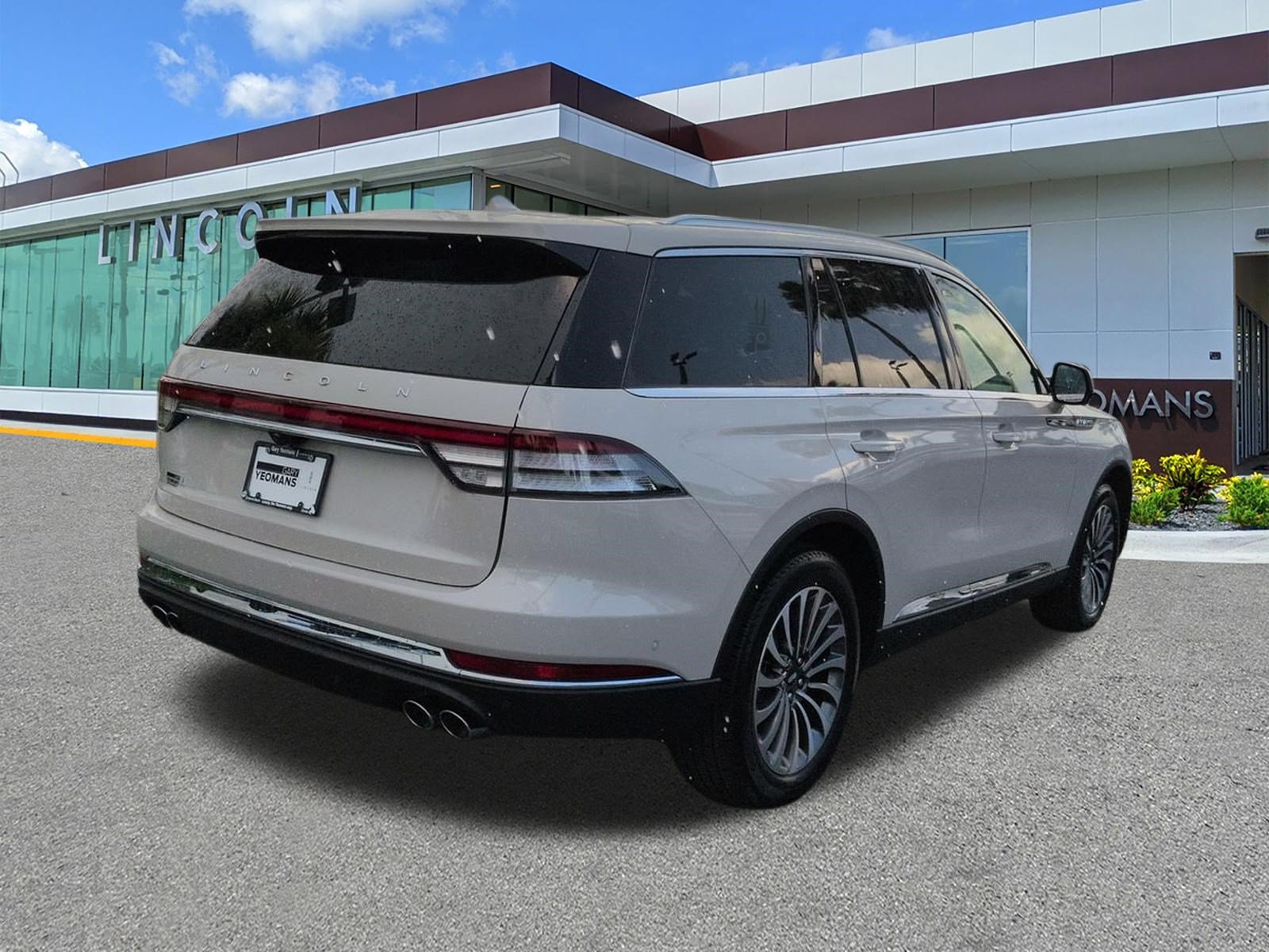 Certified 2020 Lincoln Aviator Reserve w/ Elements Package Plus AWD/4WD image 3