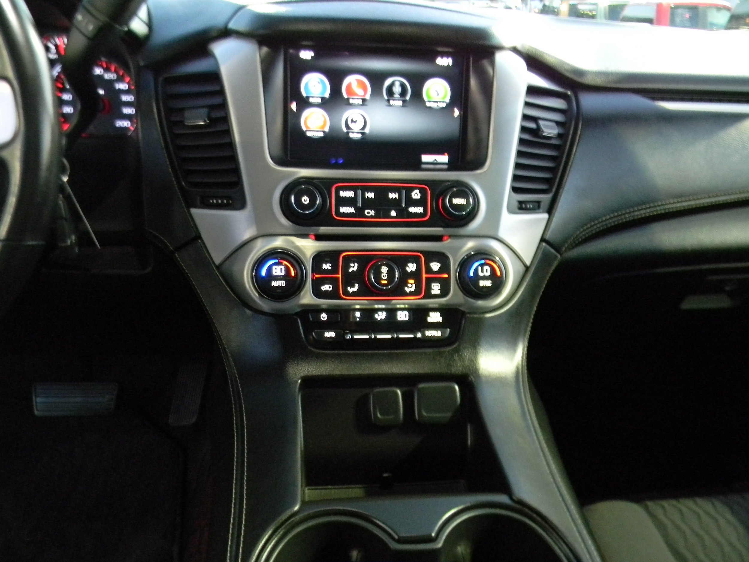 Used 2015 GMC Yukon SLE AWD/4WD image 8
