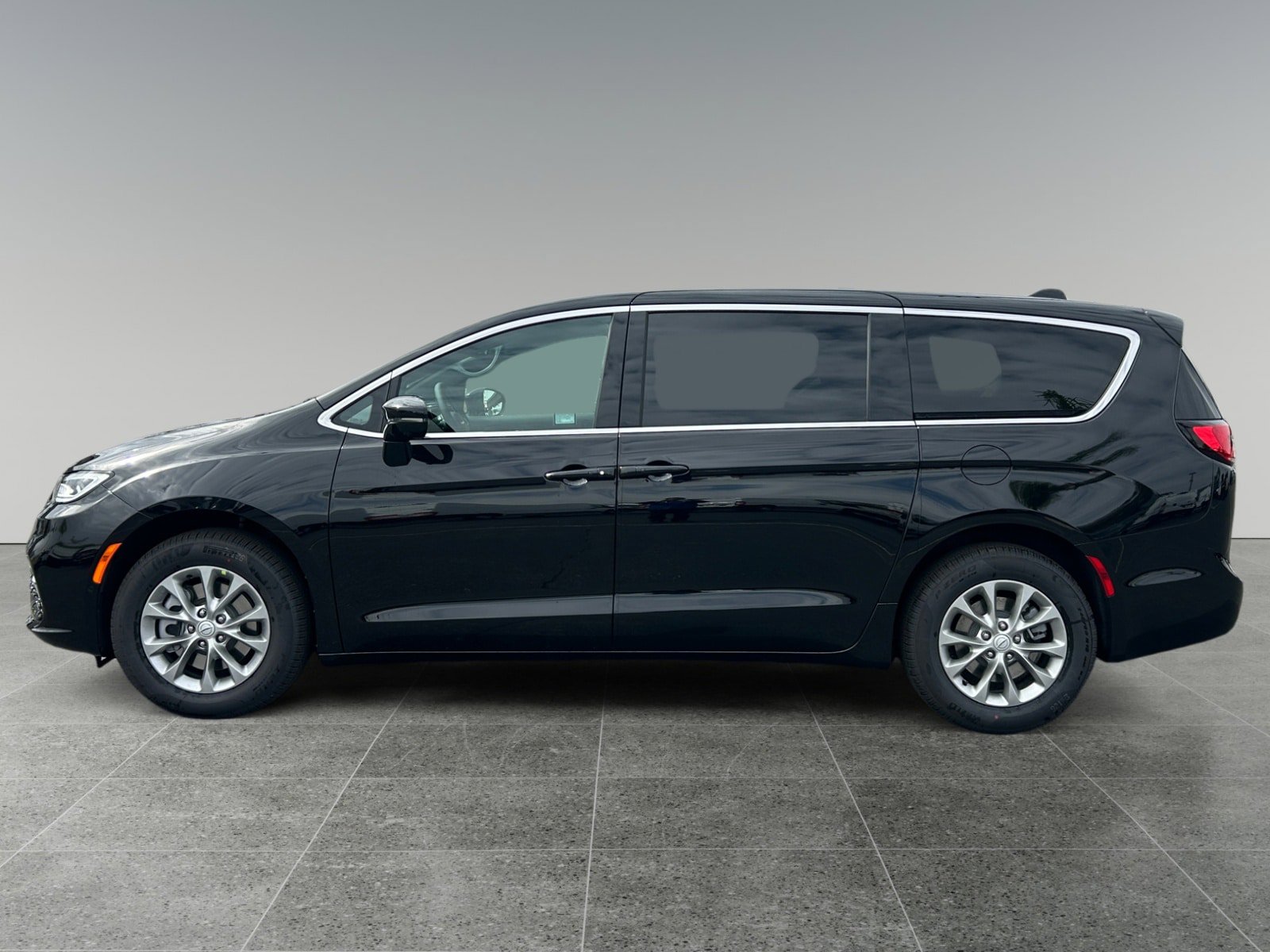 New 2026 Chrysler Pacifica Select AWD/4WD image 2