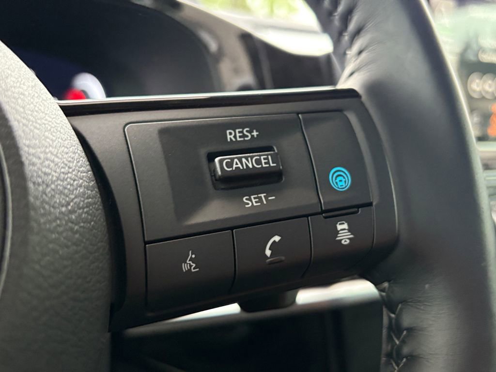 Used 2025 Nissan Pathfinder Platinum FWD image 21
