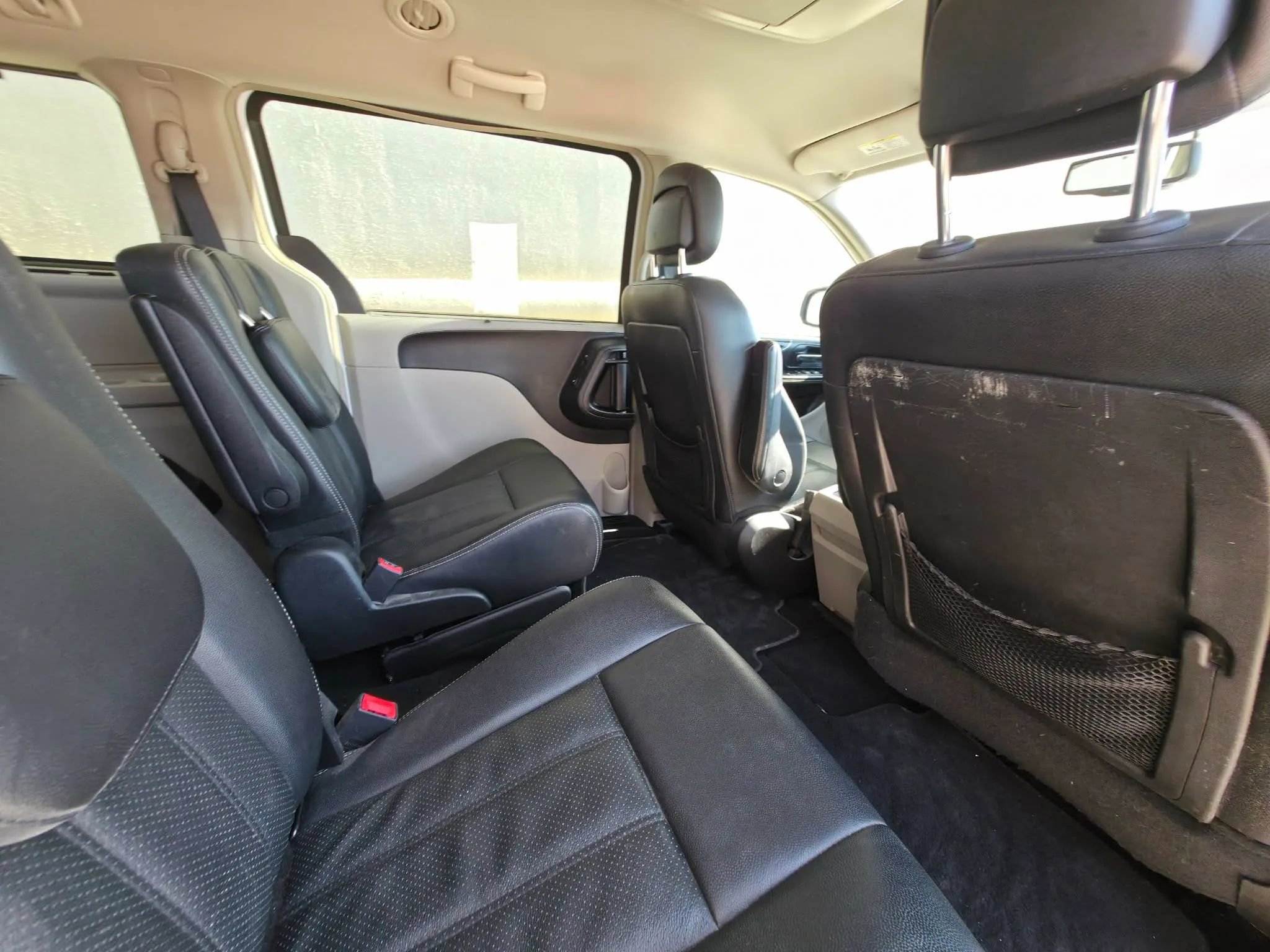 Used 2014 Chrysler Town & Country Touring-L w/ Driver Convenience Group FWD image 15