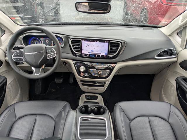Certified 2024 Chrysler Pacifica Touring-L FWD image 16