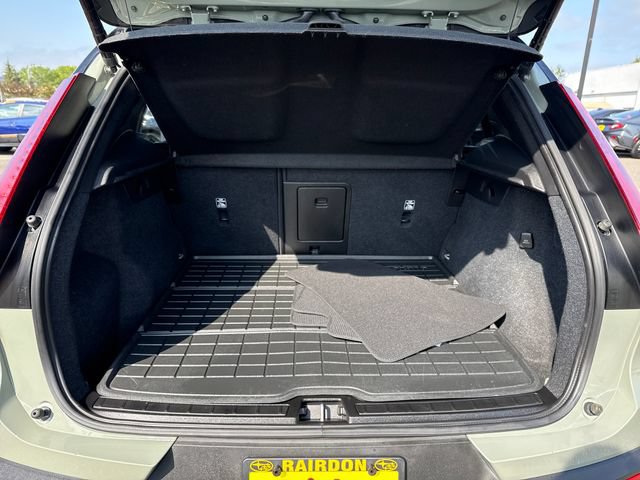 Used 2023 Volvo XC40 Recharge Plus w/ Protection Package Premier AWD/4WD image 12