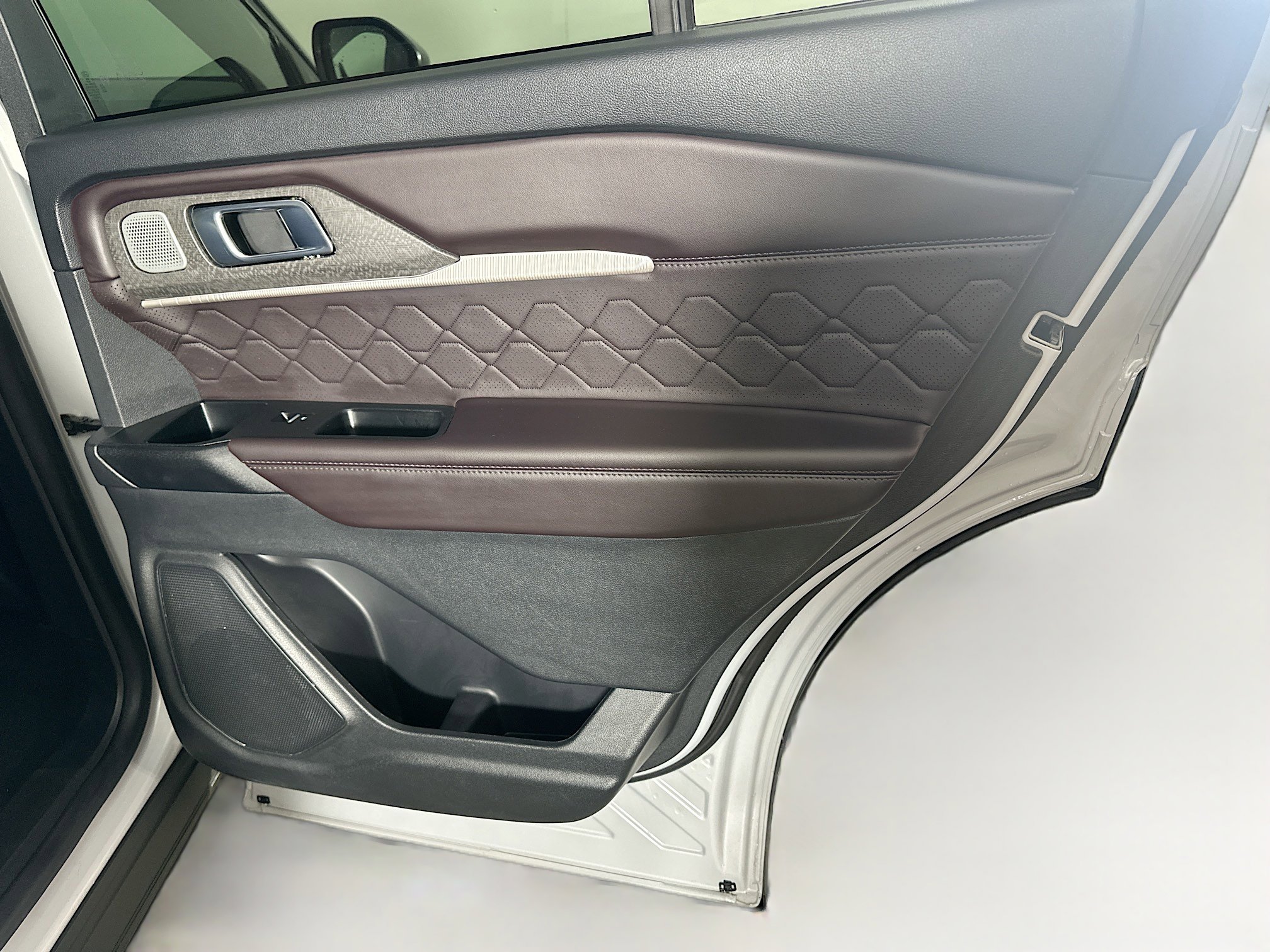 Used 2025 Ford Explorer Platinum w/ LUX Leather Package image 32