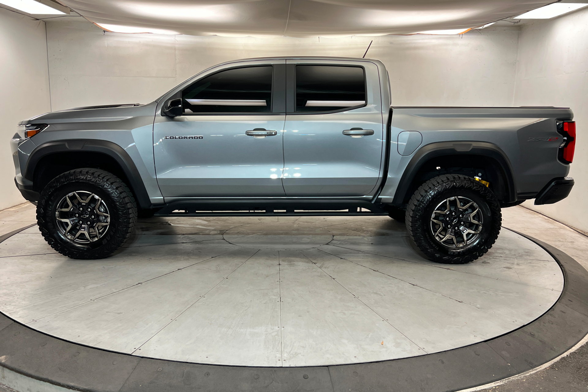 Used 2026 Chevrolet Colorado ZR2 w/ Technology Package AWD/4WD image 2