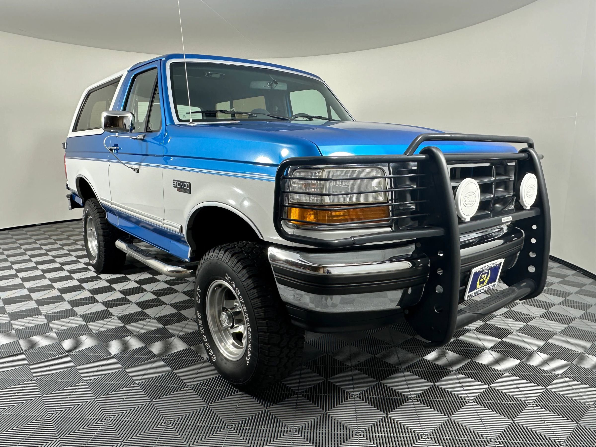 Used 1994 Ford Bronco image 4