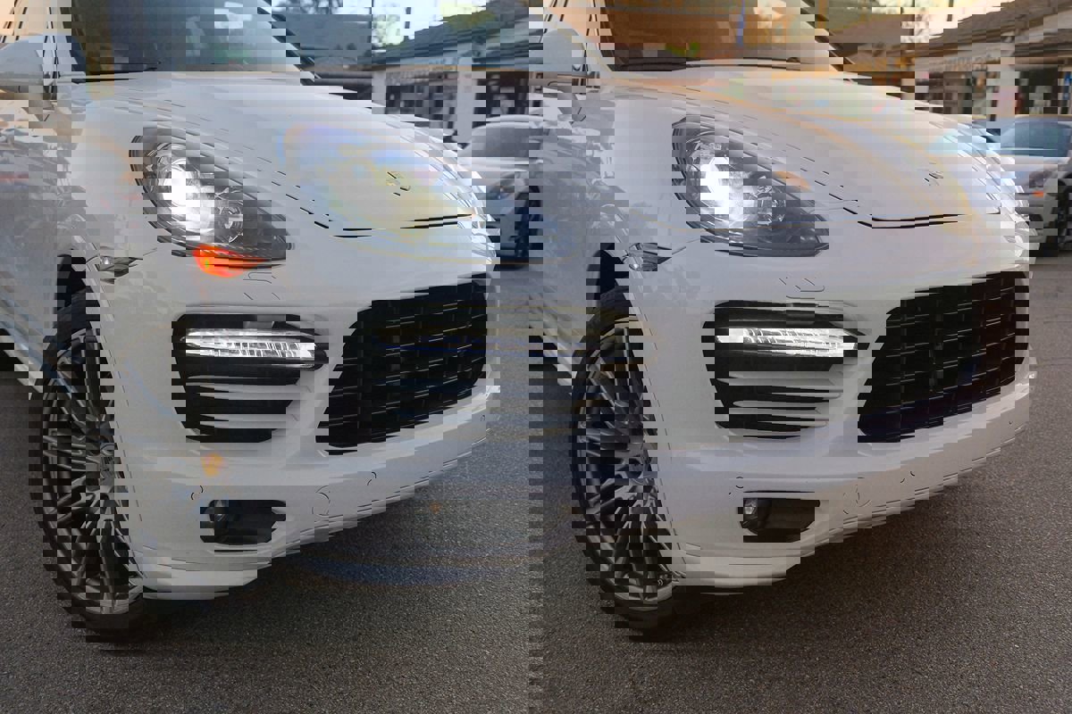 Used 2014 Porsche Cayenne GTS image 7