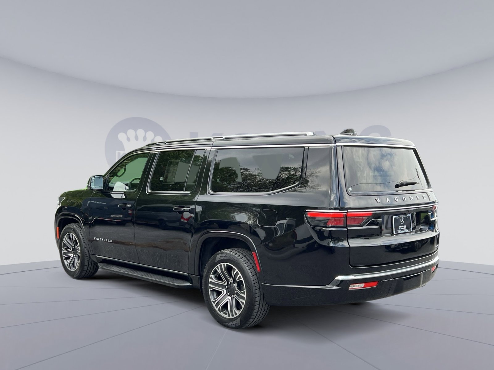 Used 2024 Jeep Wagoneer L Series II w/ Flexible Seating Group AWD/4WD image 4