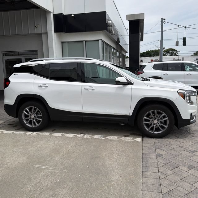Used 2023 GMC Terrain SLT w/ Infotainment Package II AWD/4WD image 9