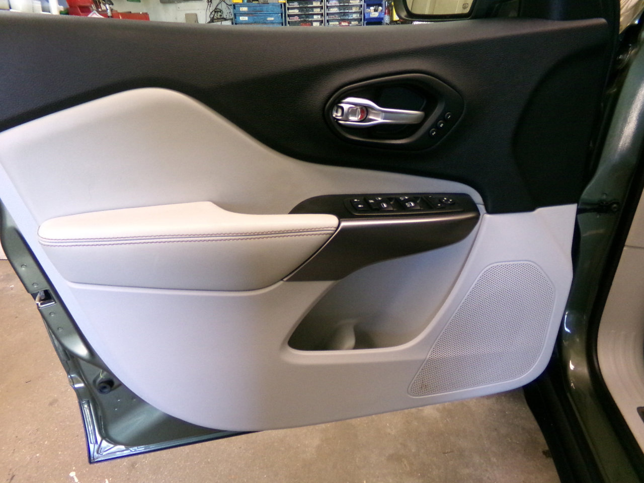 Used 2019 Jeep Cherokee Limited image 24