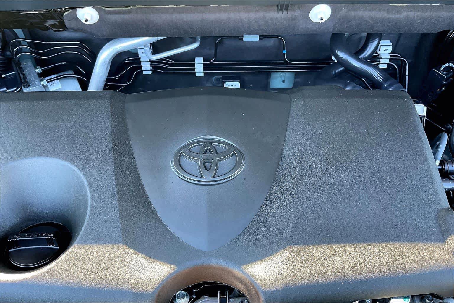 Used 2025 Toyota RAV4 XLE FWD image 33