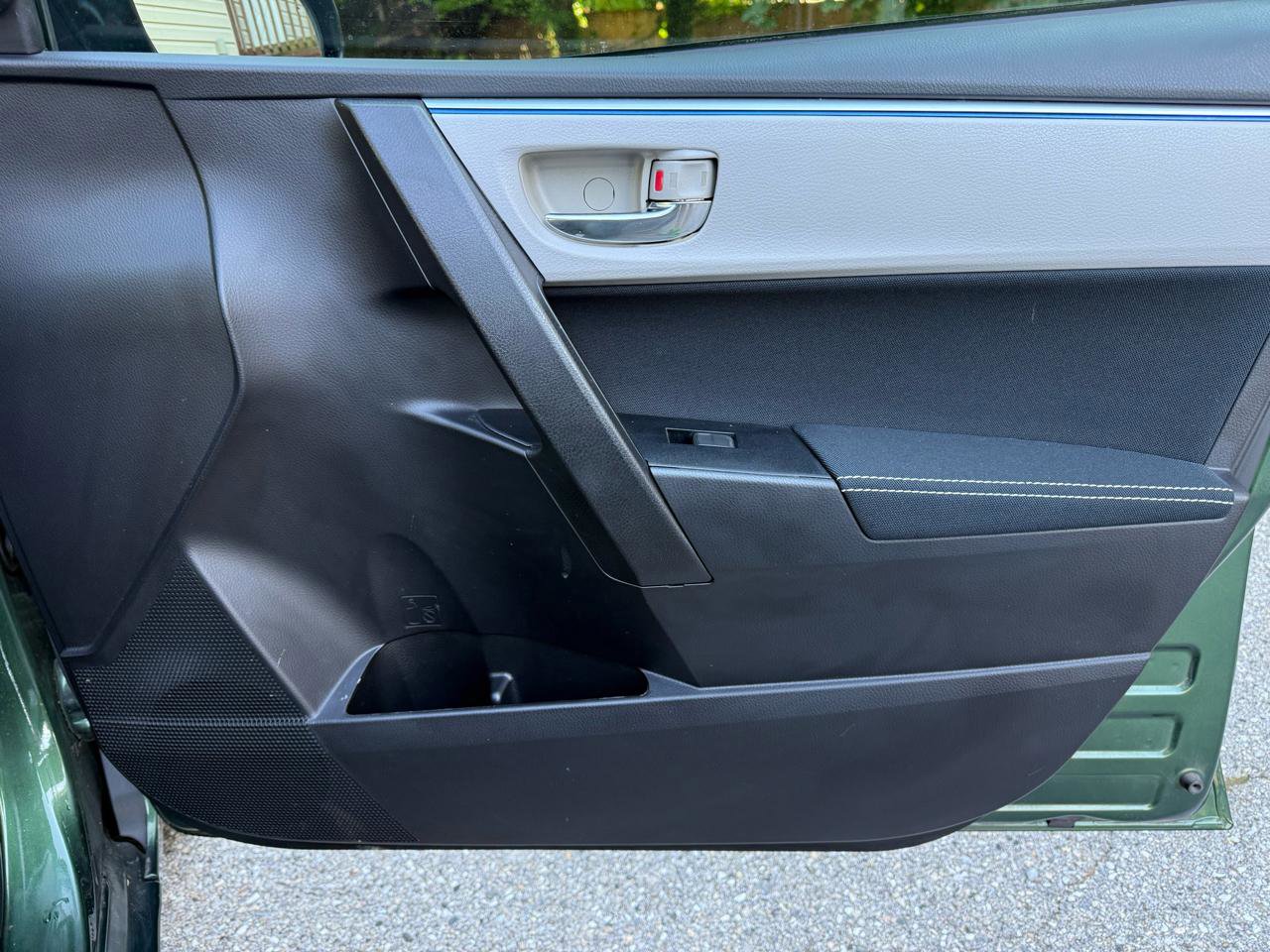 Used 2016 Toyota Corolla LE FWD image 30