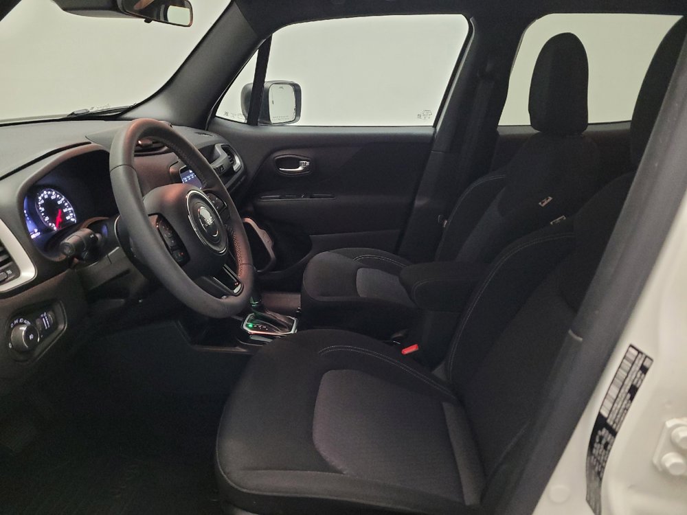 Used 2021 Jeep Renegade Latitude FWD image 17