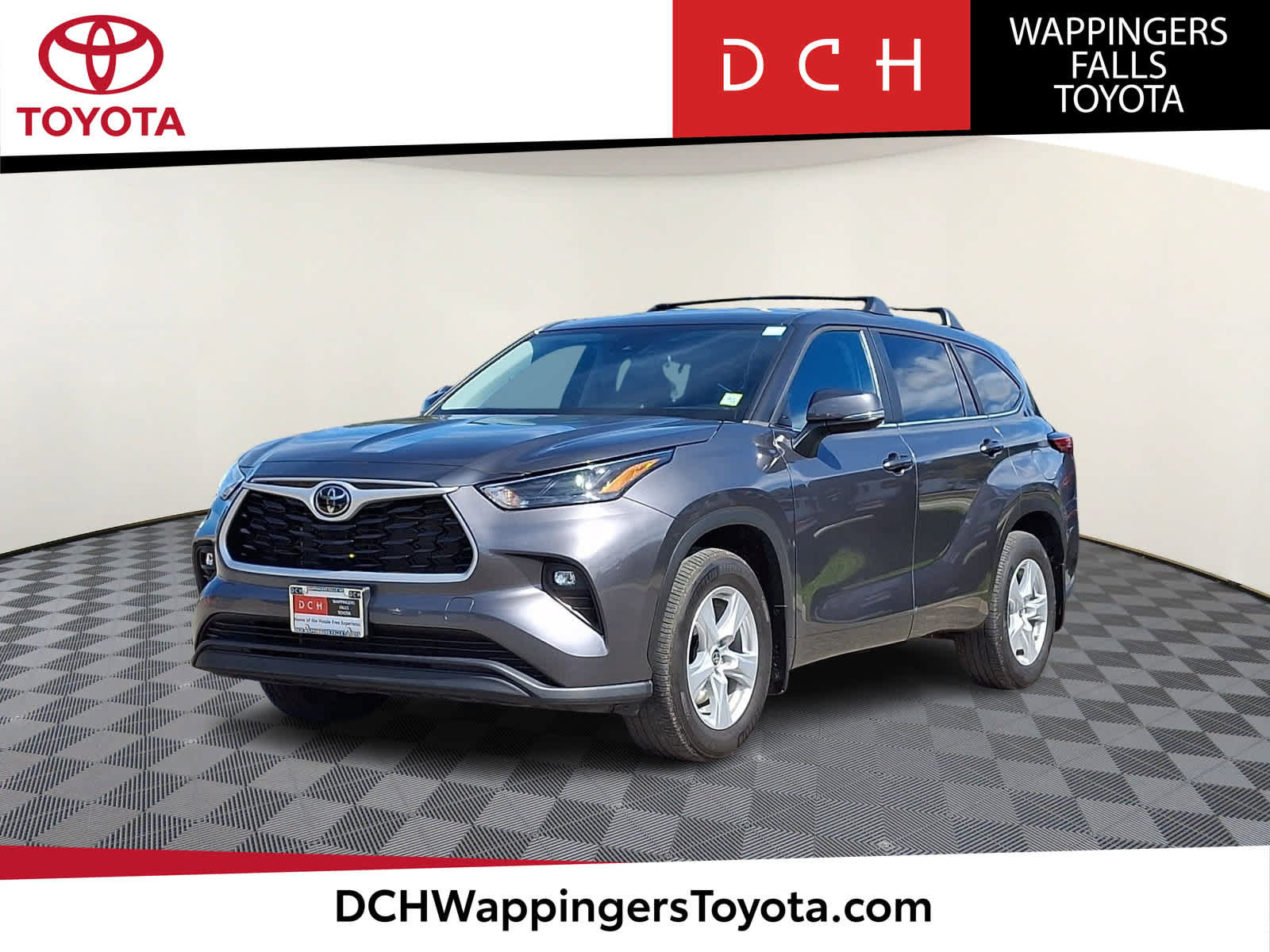 Used 2023 Toyota Highlander LE AWD/4WD image 1