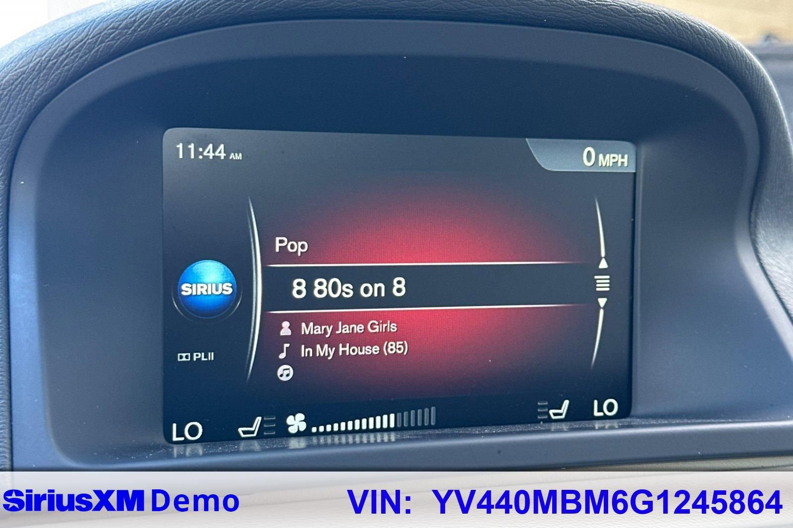 Used 2016 Volvo XC70 T5 Platinum w/ Protection Package image 28