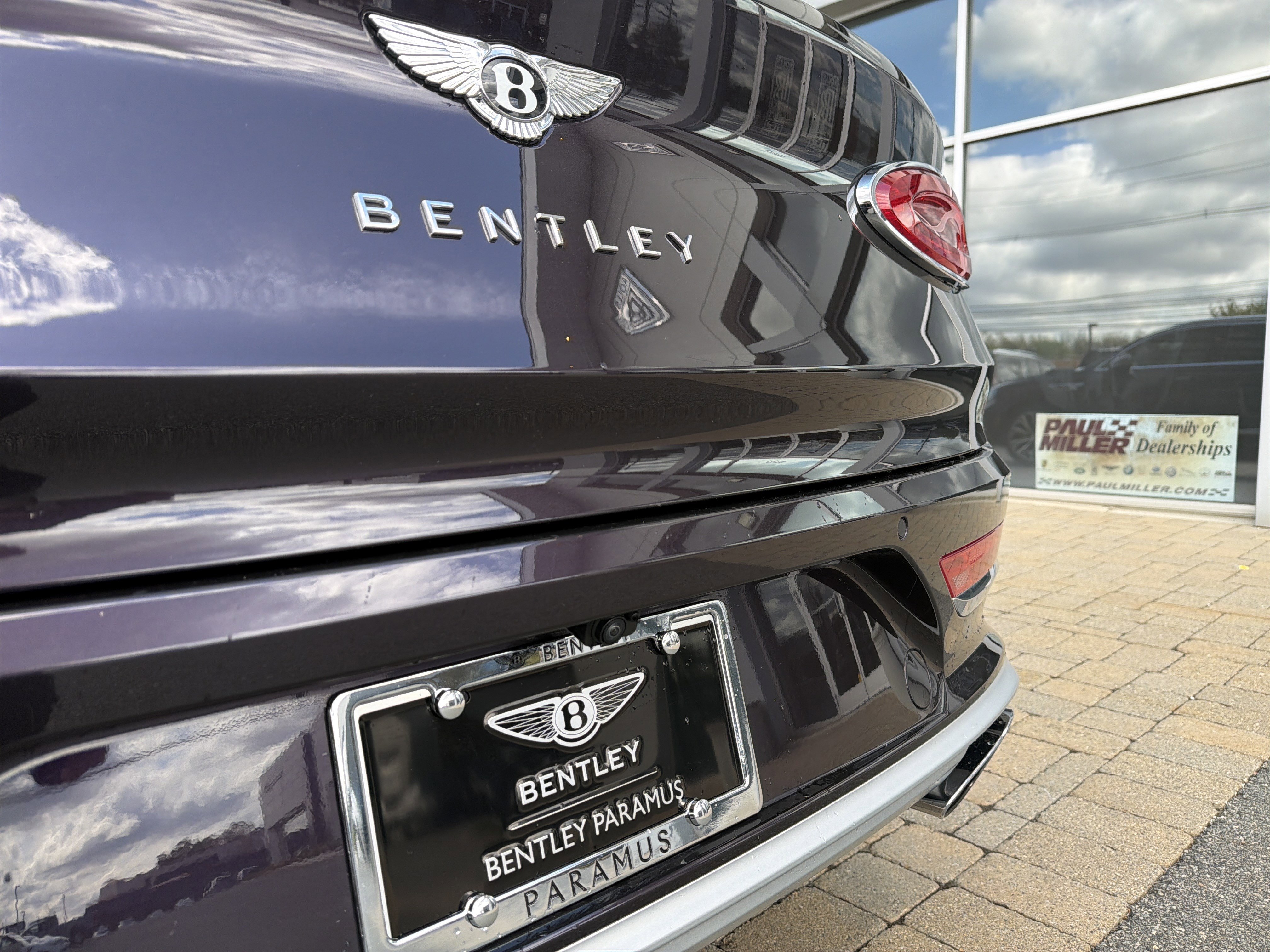 Used 2024 Bentley Bentayga Extended Wheelbase AWD/4WD image 27
