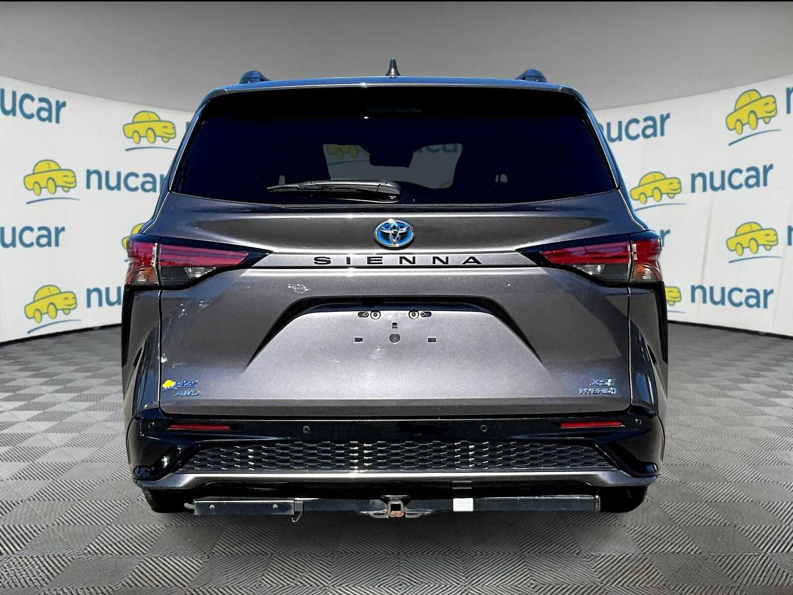 Used 2021 Toyota Sienna XSE image 5