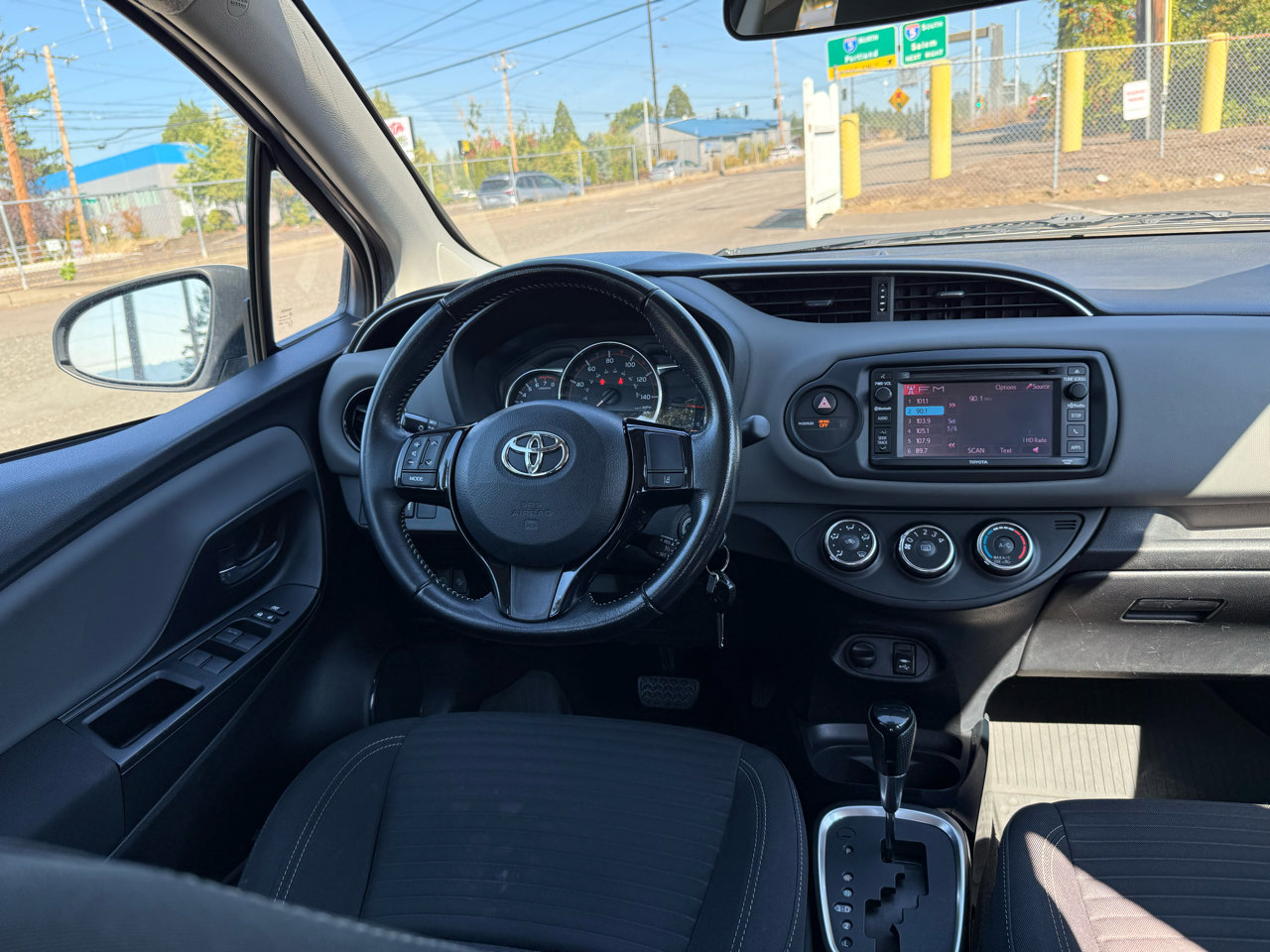 Used 2017 Toyota Yaris SE image 20