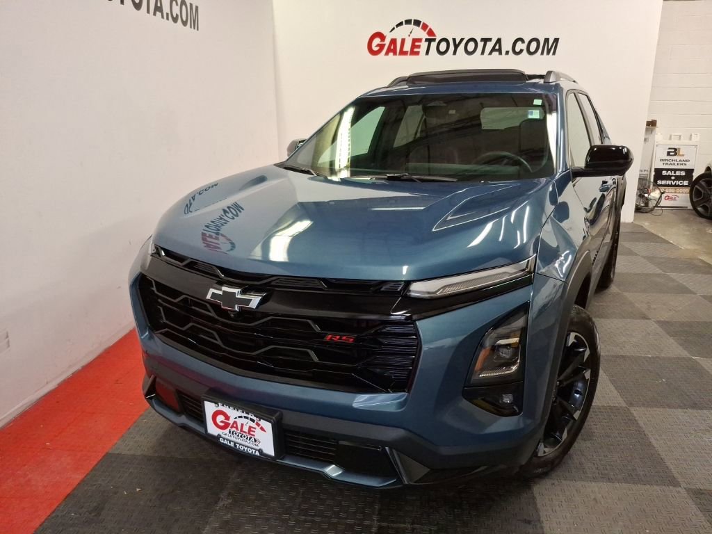 Used 2025 Chevrolet Equinox RS w/ Safety and Technology Package image 2