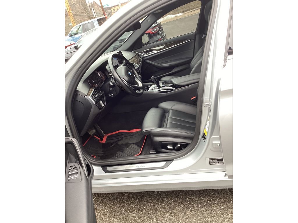 Used 2020 BMW 530i xDrive w/ Convenience Package image 9