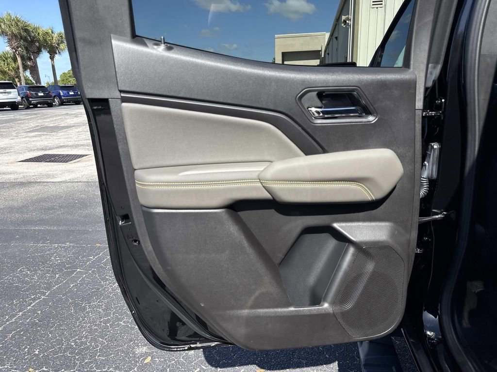 Used 2026 Chevrolet Colorado ZR2 w/ Technology Package AWD/4WD image 12