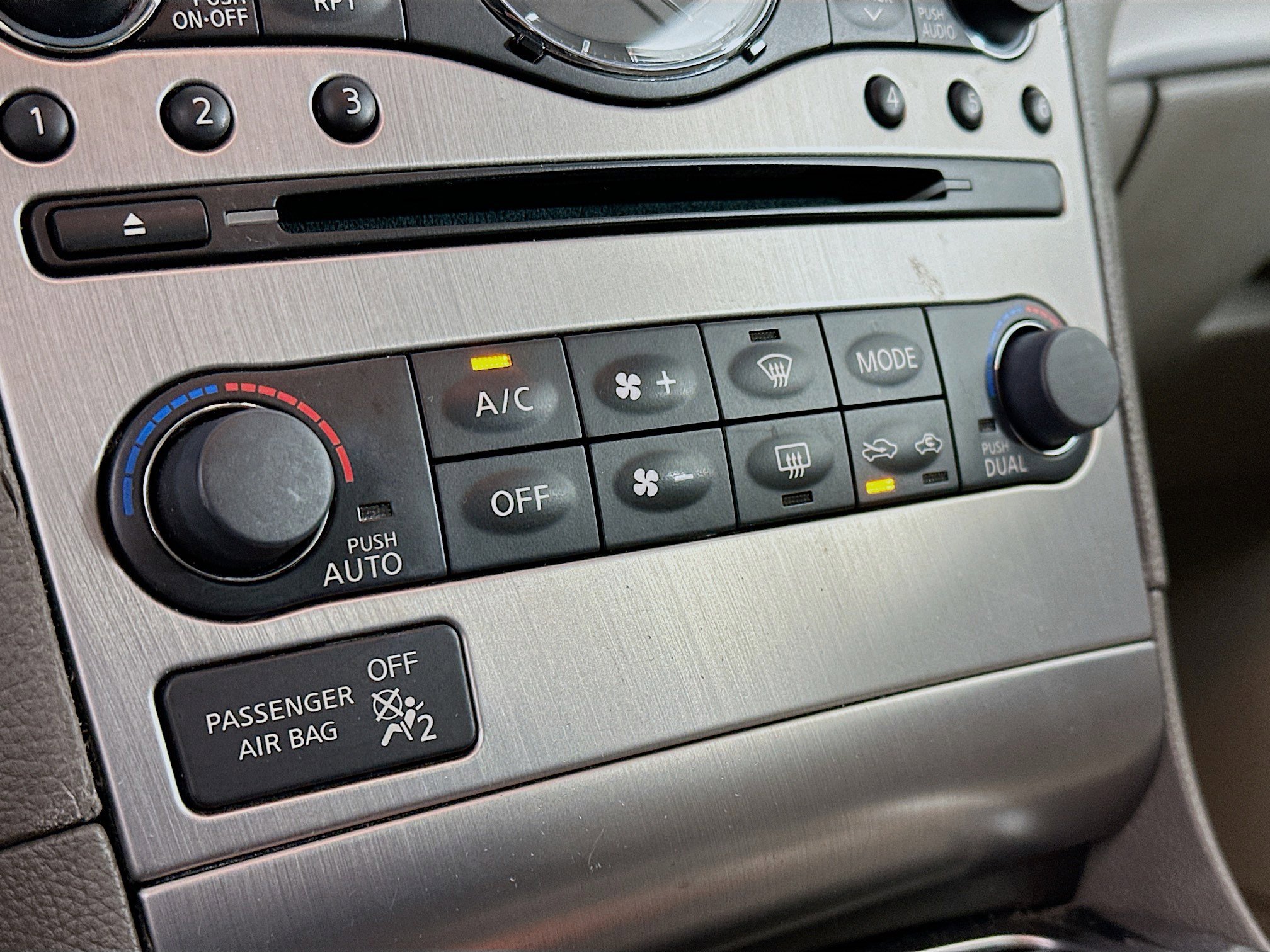 Used 2010 INFINITI G37 Journey w/ Premium Pkg image 23