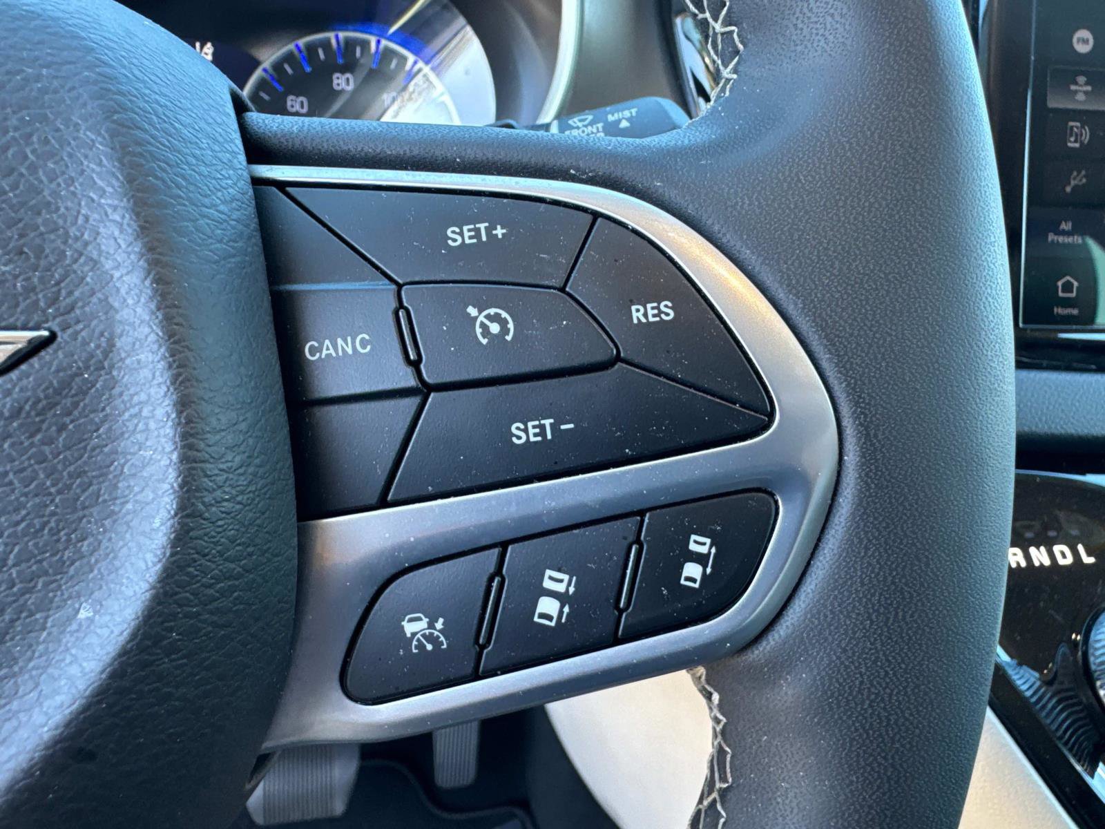 Used 2024 Chrysler Pacifica Touring-L image 30