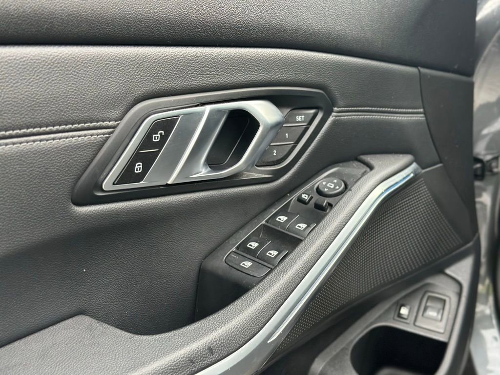 Used 2021 BMW 330e xDrive w/ Premium Package image 18