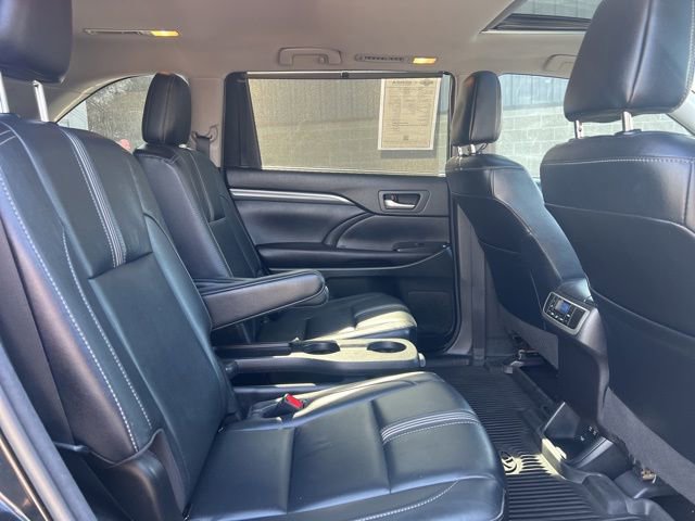 Used 2017 Toyota Highlander SE image 14