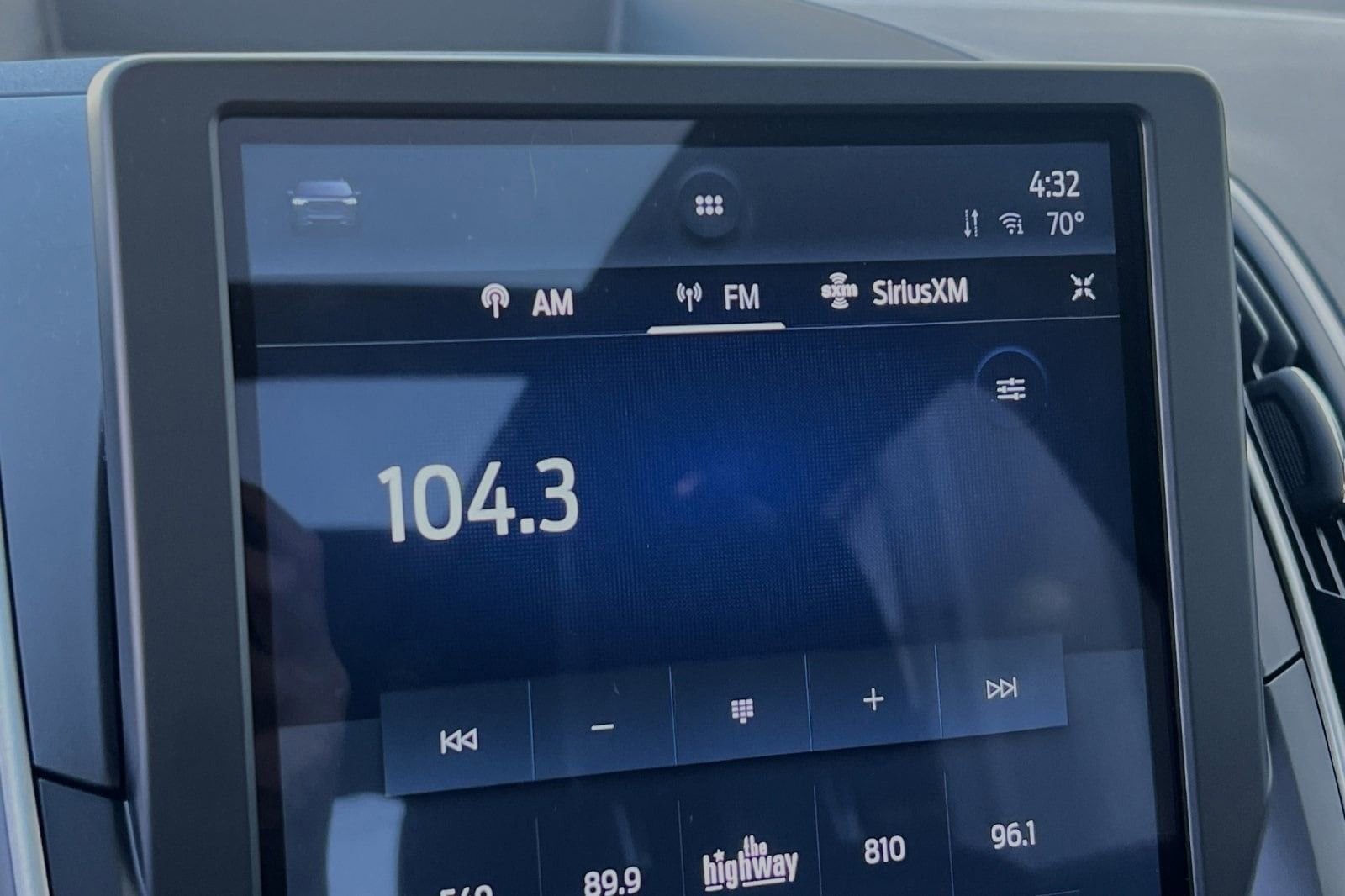 Used 2023 Ford Edge ST-Line w/ Class II Trailer Tow Package image 21