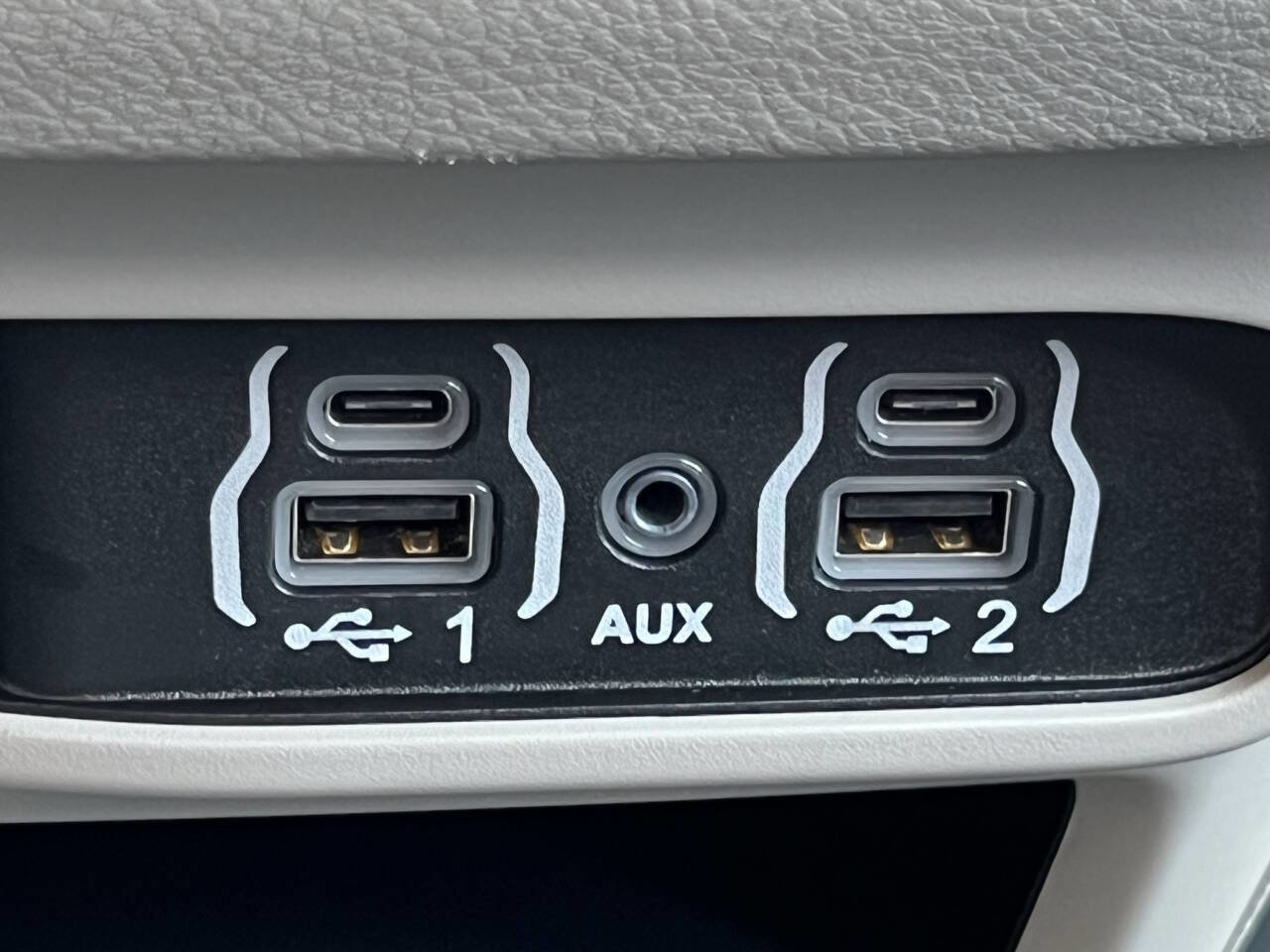 Used 2024 Chrysler Pacifica Touring-L FWD image 30
