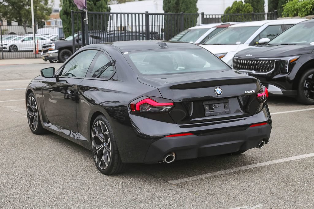 Used 2025 BMW 230i Coupe w/ Premium Package RWD image 10