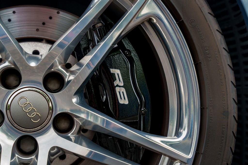 Used 2010 Audi R8 V8 image 25