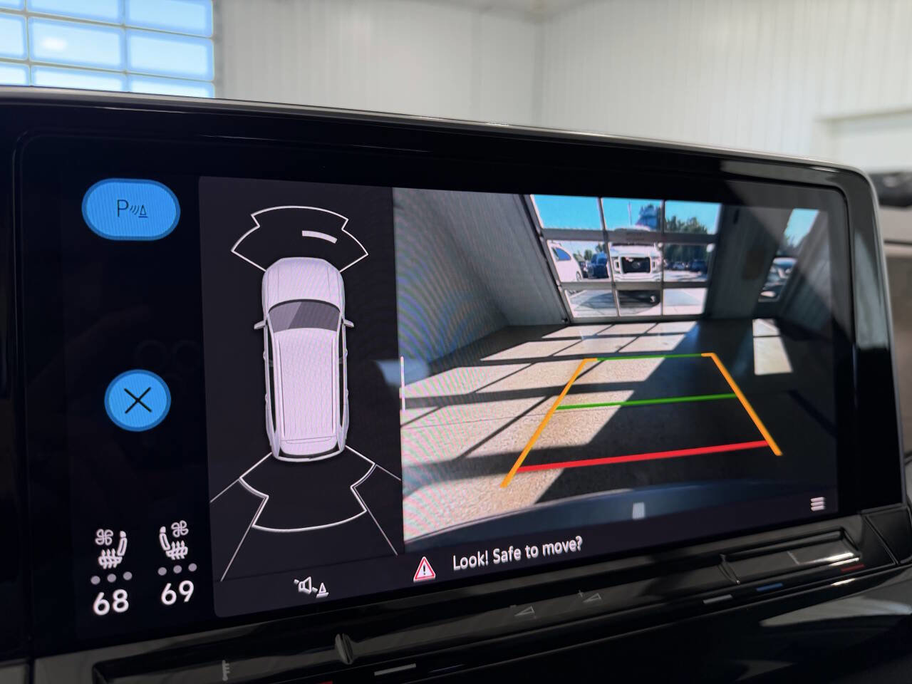 Used 2025 Volkswagen Atlas SE image 22