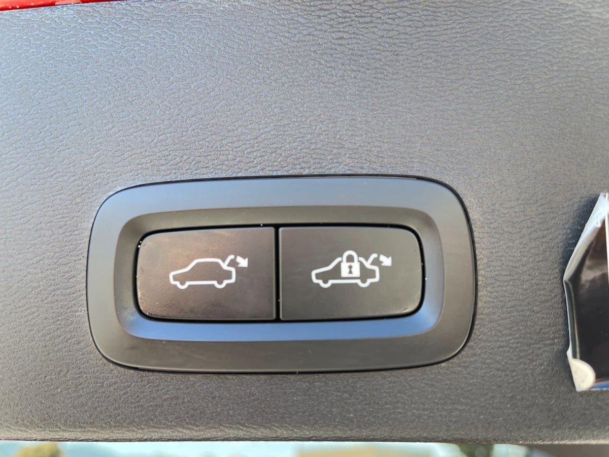 Used 2019 Volvo XC40 T4 Momentum FWD image 12