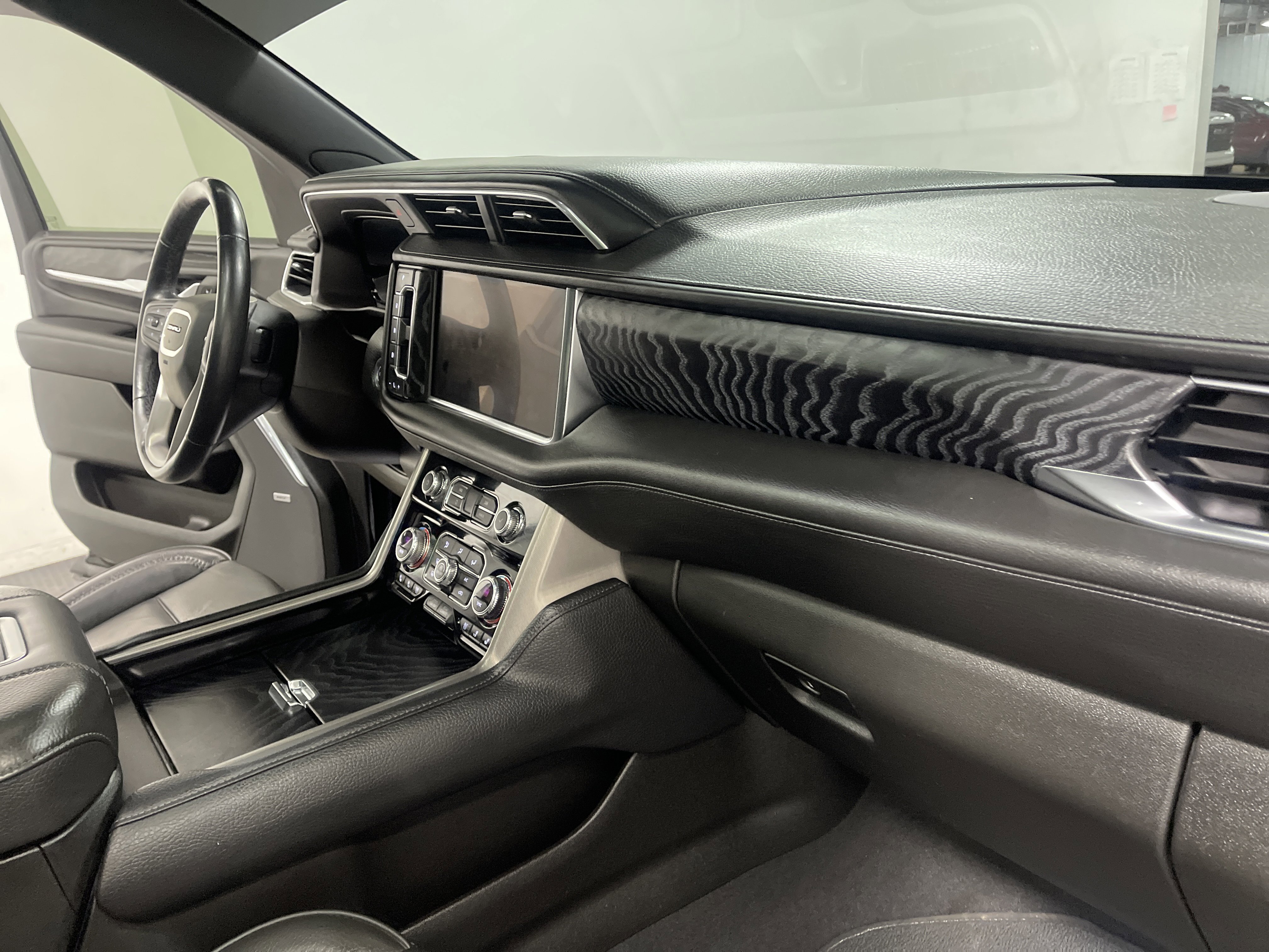 Used 2022 GMC Yukon Denali image 28