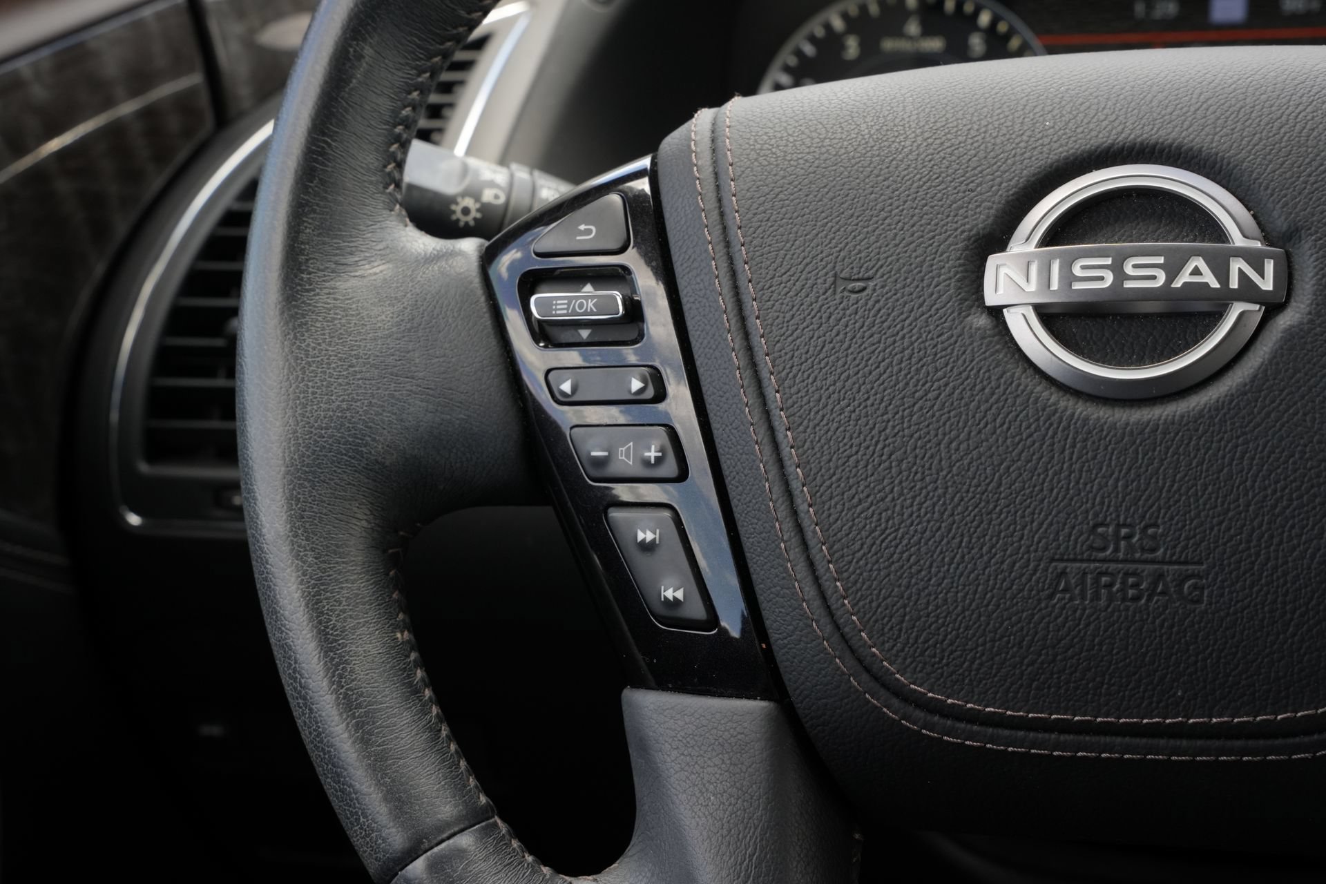 Used 2023 Nissan Armada Platinum w/ Captain's Chairs Package RWD image 10
