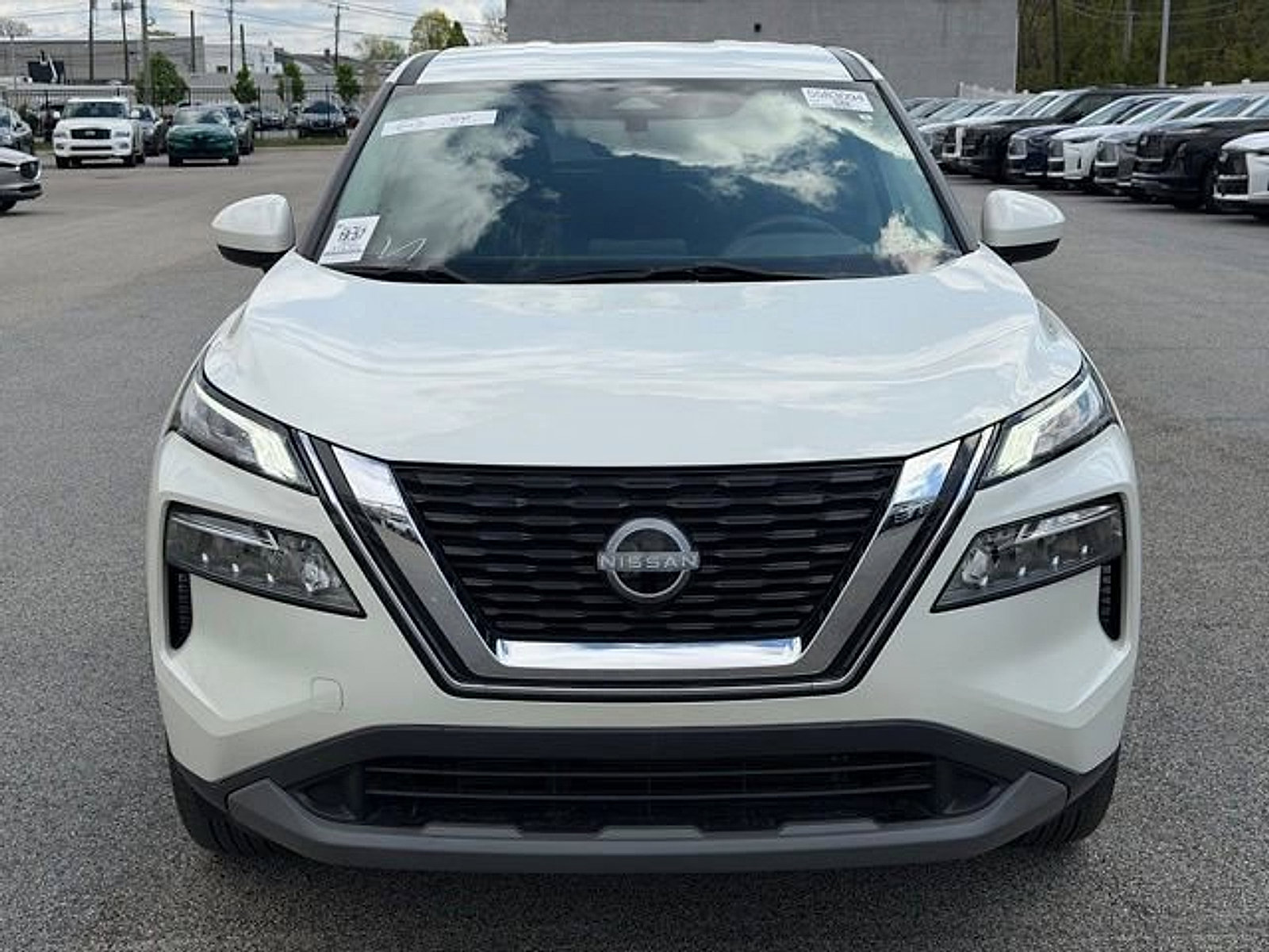 Used 2023 Nissan Rogue SV AWD/4WD image 2