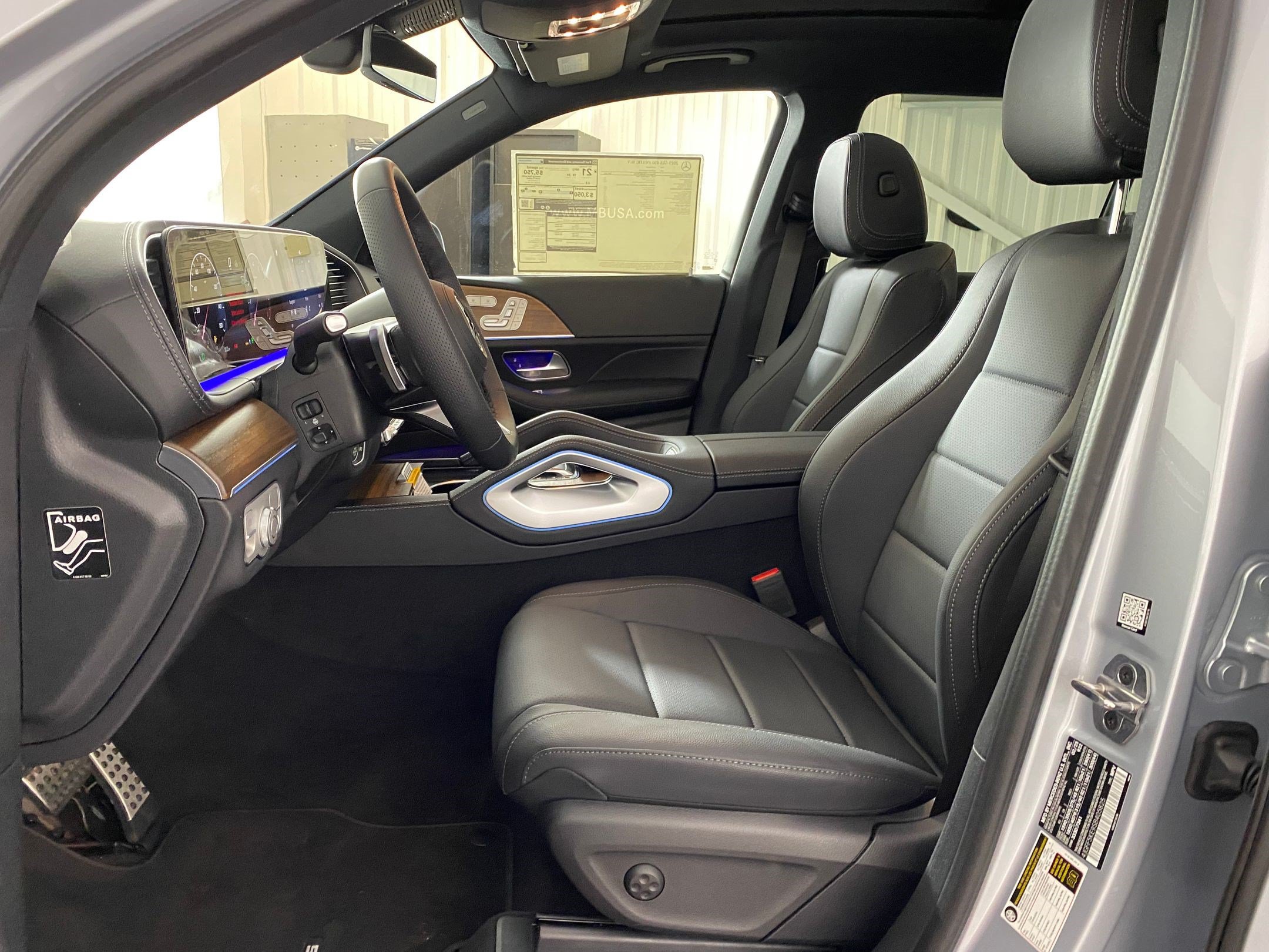 Used 2025 Mercedes-Benz GLS 450 4MATIC image 4