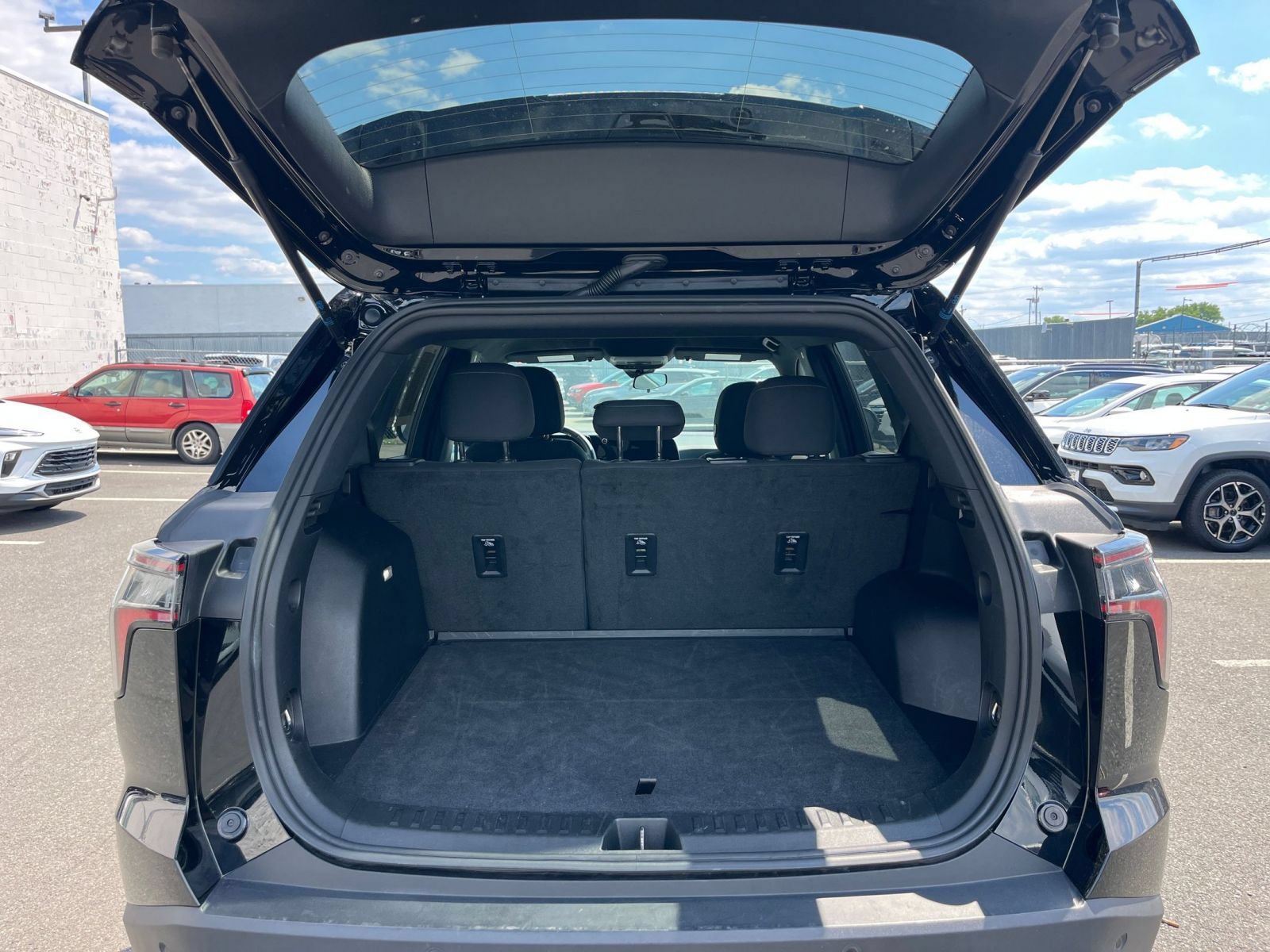 Used 2025 Chevrolet Equinox LT FWD image 31
