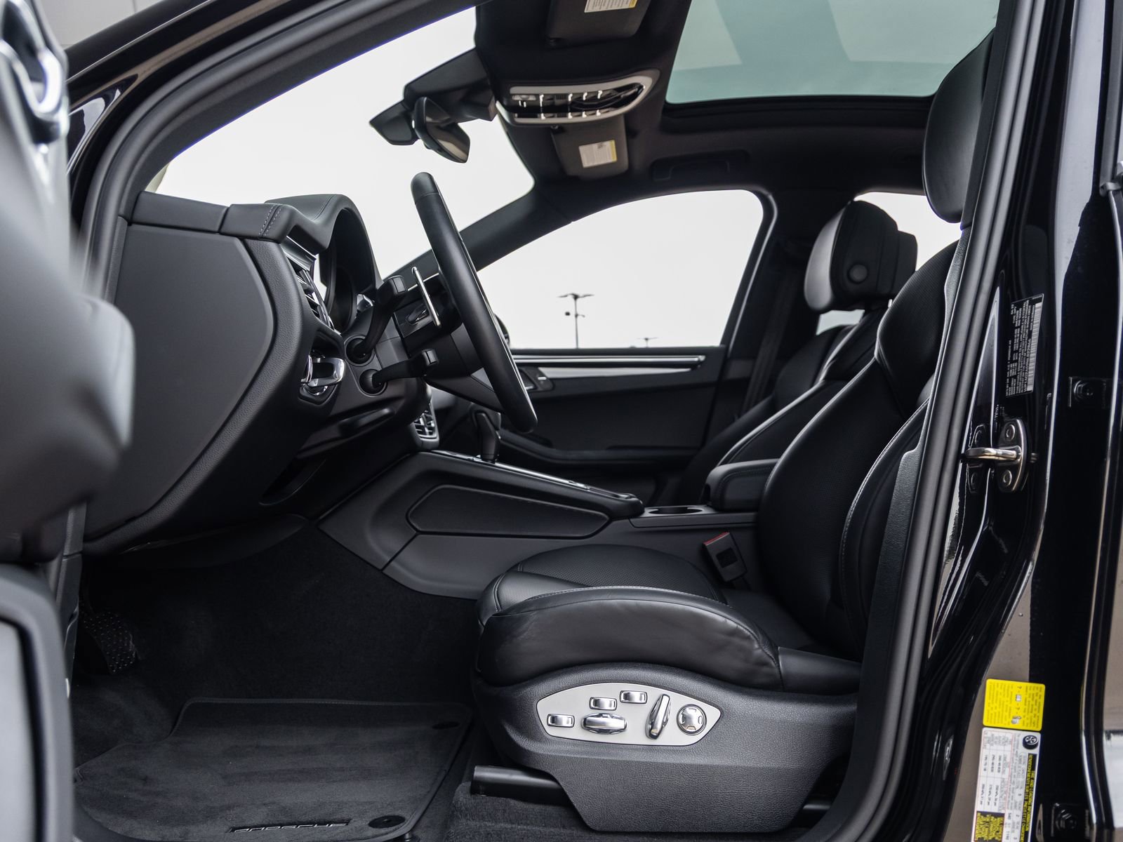 Certified 2022 Porsche Macan S image 26