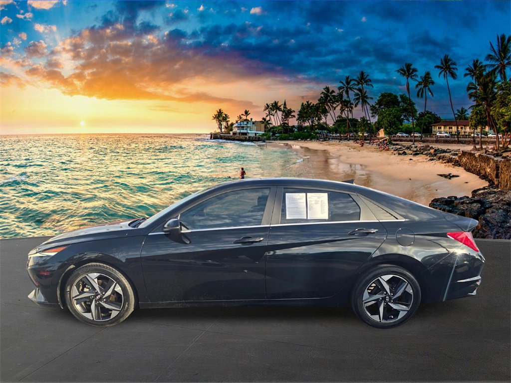 Used 2023 Hyundai Elantra Limited w/ Cargo Package image 8