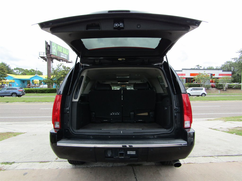 Used 2011 Cadillac Escalade ESV Premium RWD image 8