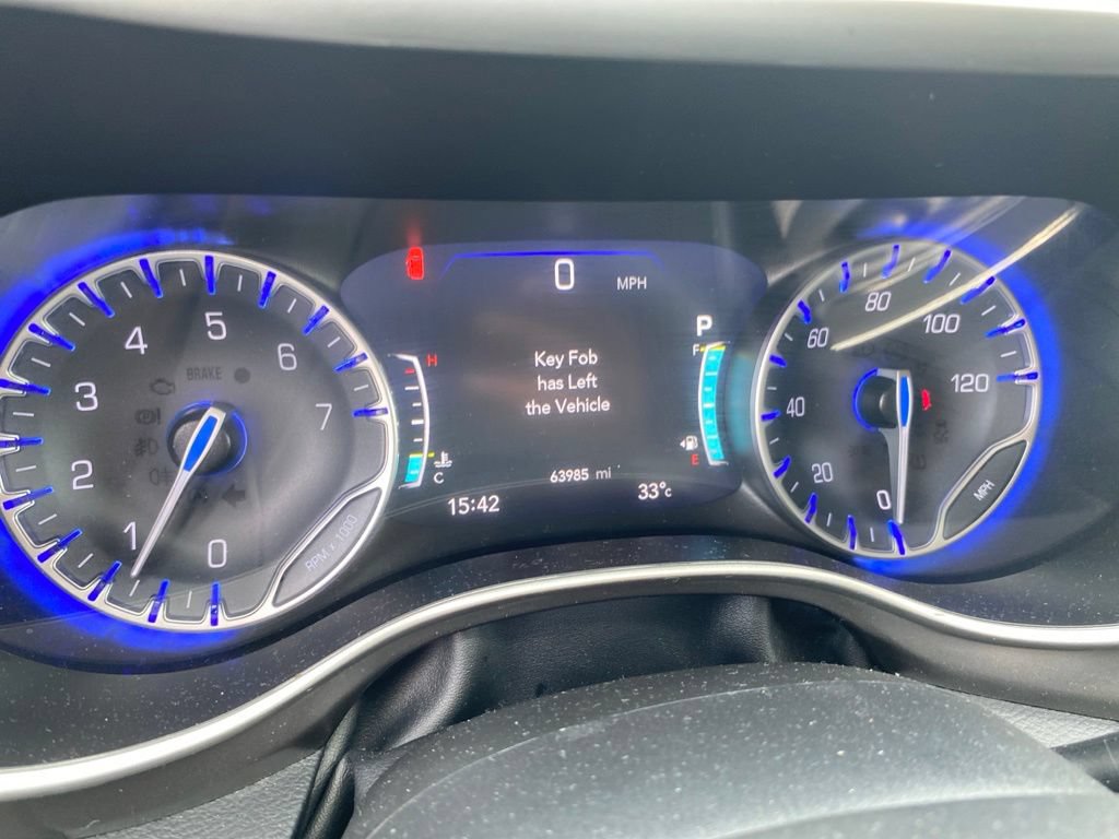 Used 2024 Chrysler Pacifica Touring-L FWD image 7