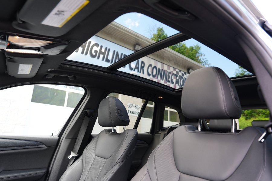 Used 2024 BMW X3 xDrive30i w/ Convenience Package AWD/4WD image 3