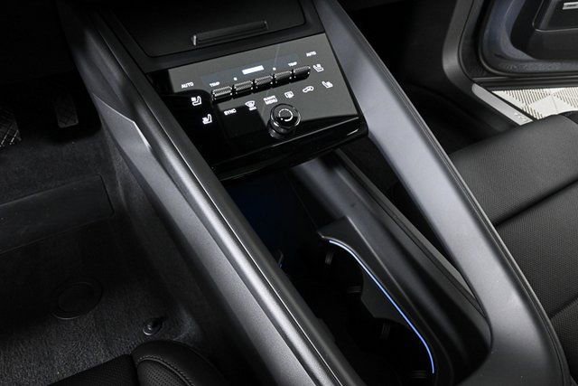 Certified 2025 Porsche Macan Electric image 17