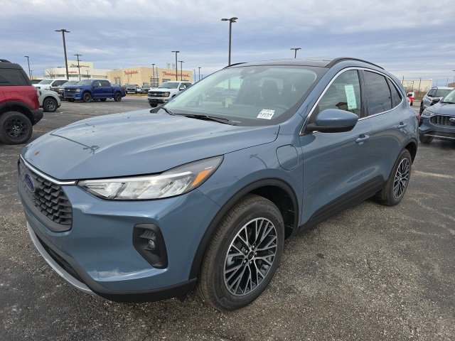 New 2026 Ford Escape SE w/ Class II Trailer Tow Package image 1