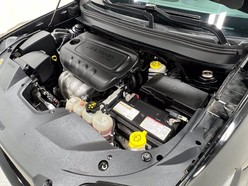 Used 2019 Jeep Cherokee Latitude Plus FWD image 29